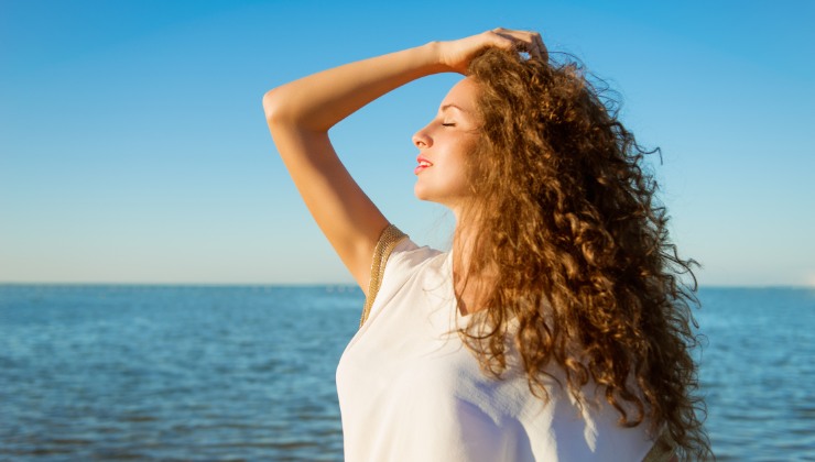 Capelli ricci: che vantaggio avevano per gli antenati 