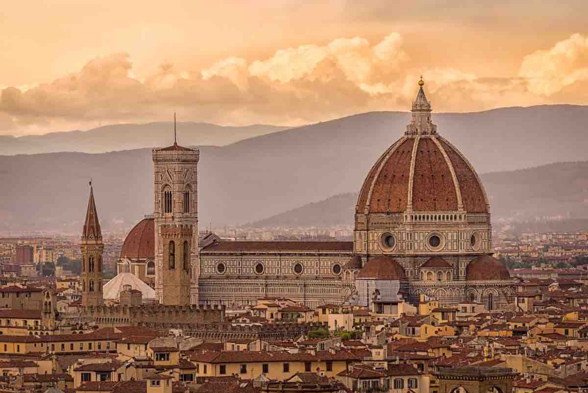 Un affronto contro chi sporca la città, l’ordinanza acuisce le multe ma la questione ha un po’ dell’assurdo: non convince i cittadini 