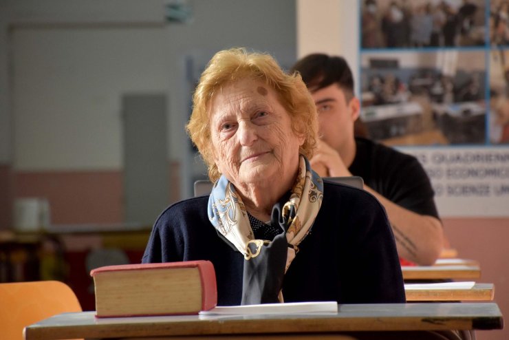 Imelda Starinini torna sui banchi di scuola a 90 anni 