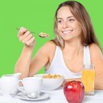 una mela prima di colazione fa bene