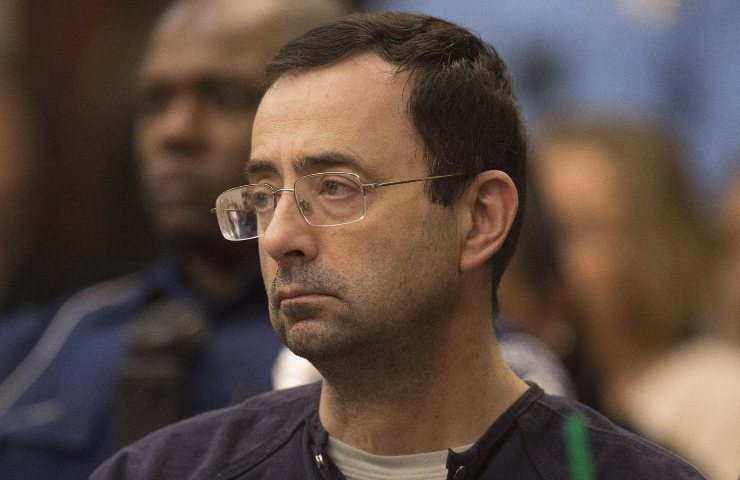 Larry Nassar, l'ex osteopata è stato accoltellato