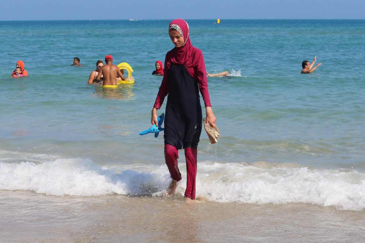 Bagno vestiti in spiaggia