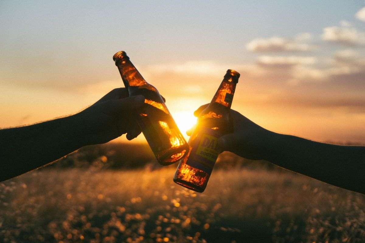 Bere birra: incredibili effetti sulla salute
