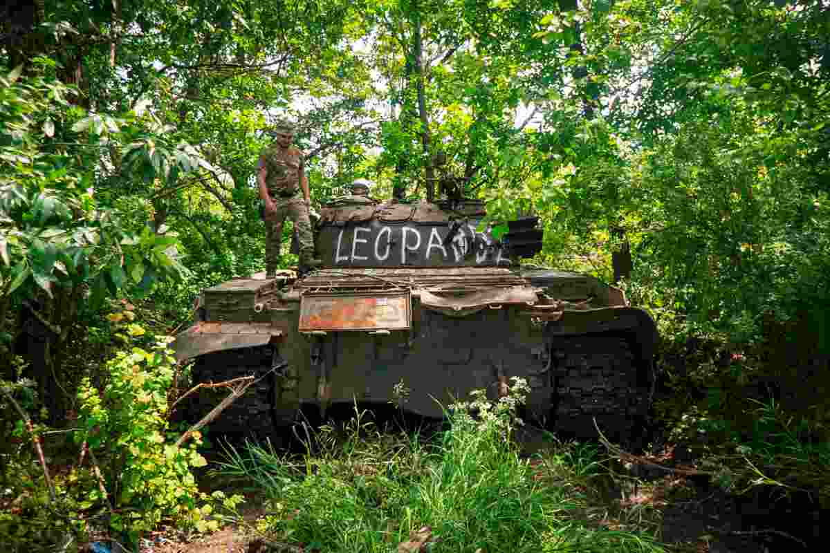 Ucraina, con i campi minati i russi hanno fermato i Leopard della Nato