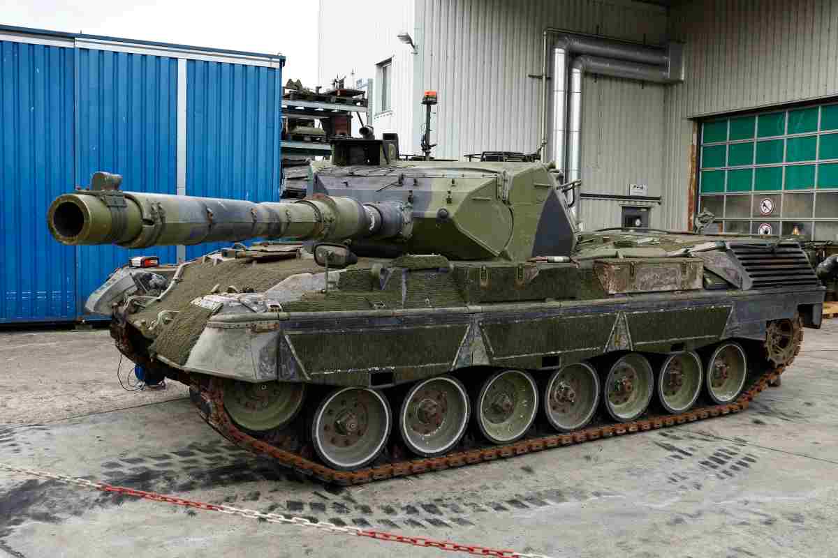 Ucraina, con i campi minati i russi hanno fermato i Leopard della Nato