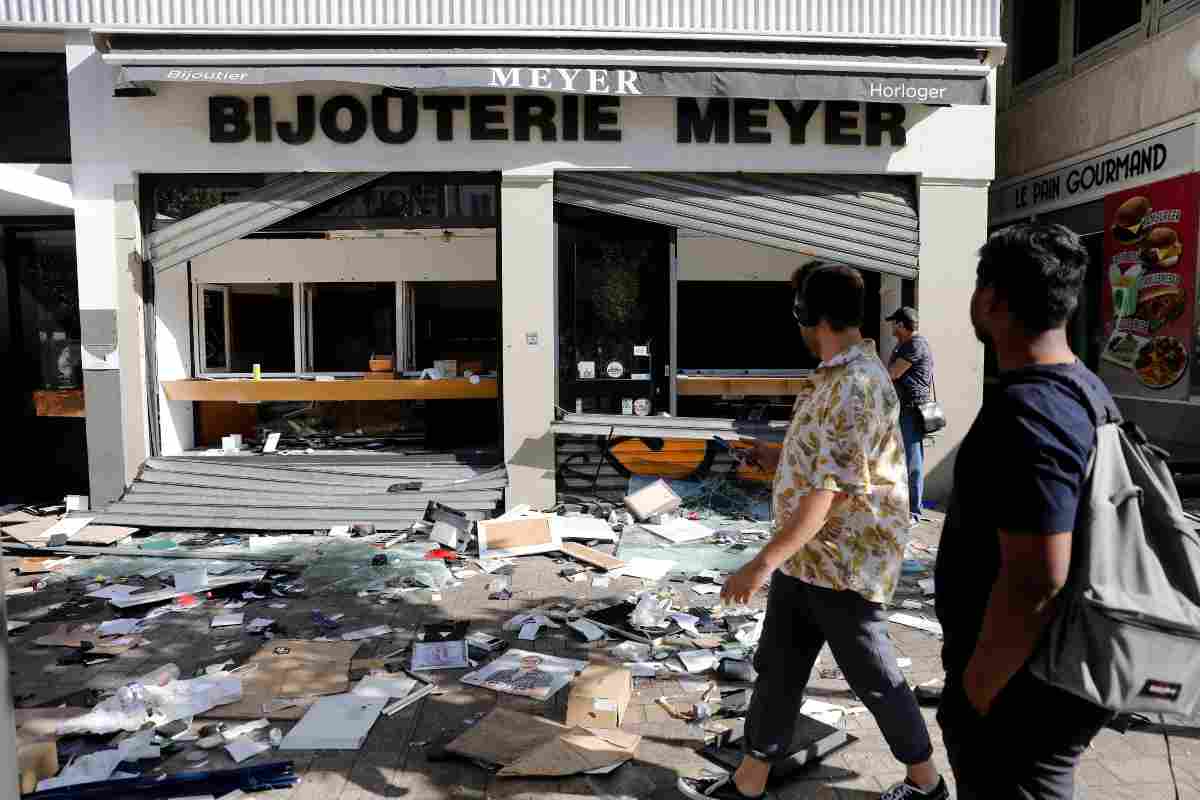 Francia, state attenti ai posti di blocco