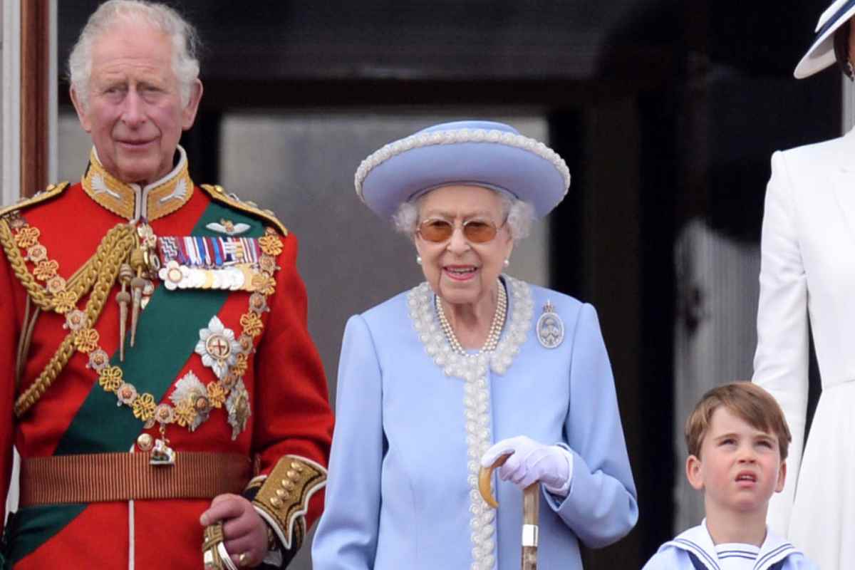 Regina Elisabetta, che fine hanno fatto i suoi abiti?