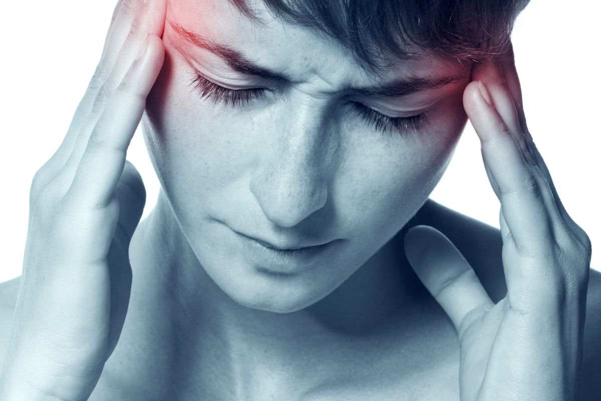 soffri di mal di testa: la soluzione arriva dalle vitamine