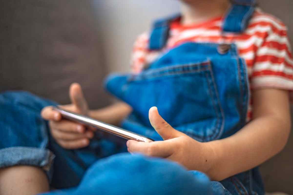 Bambini e smartphone le regole per i genitori
