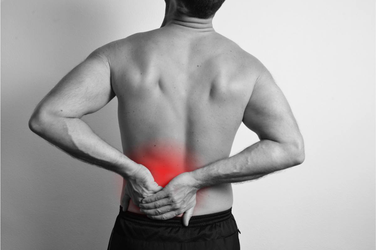 Mal di schiena: se ti fa male mentre respiri, potresti avere questo problema