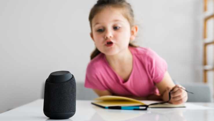 gli assistenti vocali possono danneggiare la crescita sociale e psicologica dei bambini