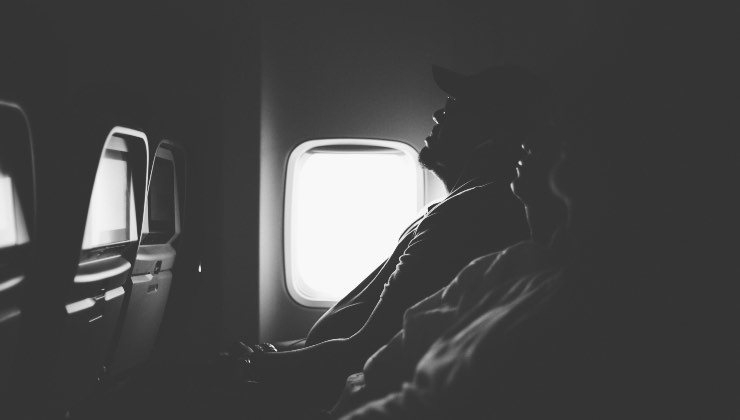 Le motivazioni dietro il sonno improvviso in aereo