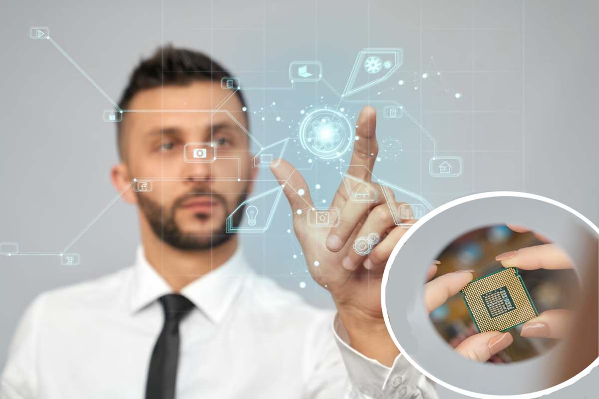 Un uomo non usa più bancomat e chiavi, li ha sottopelle
