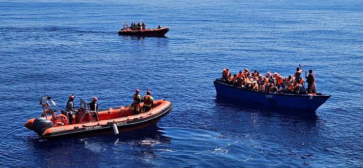 Radiografie al polso per stabilire l'età: stop ai migranti falsi minorenni