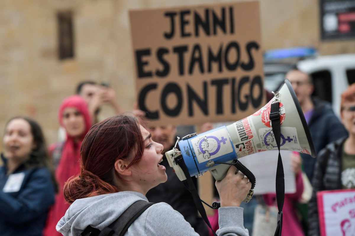 Uno dei baci più famosi della storia di Spagna finisce in tribunale