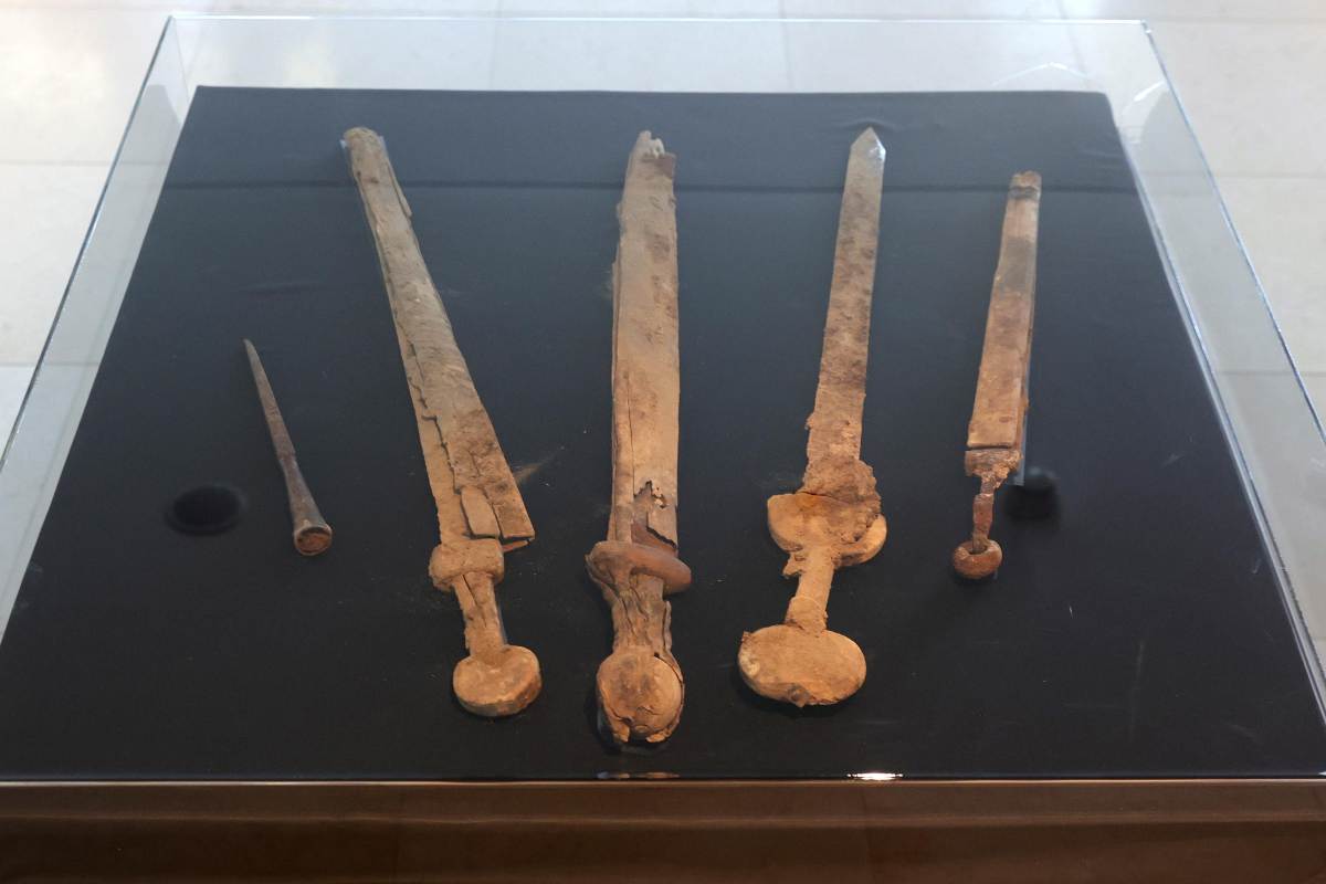 In Israele qualcuno nascose le spade dei legionari romani in una grotta. Le hanno trovate ora