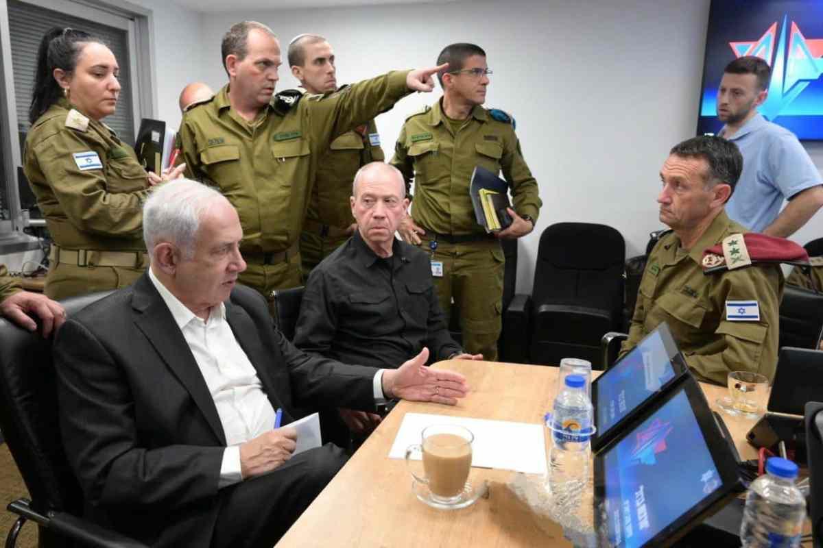Anche Netanyahu corre nel bunker