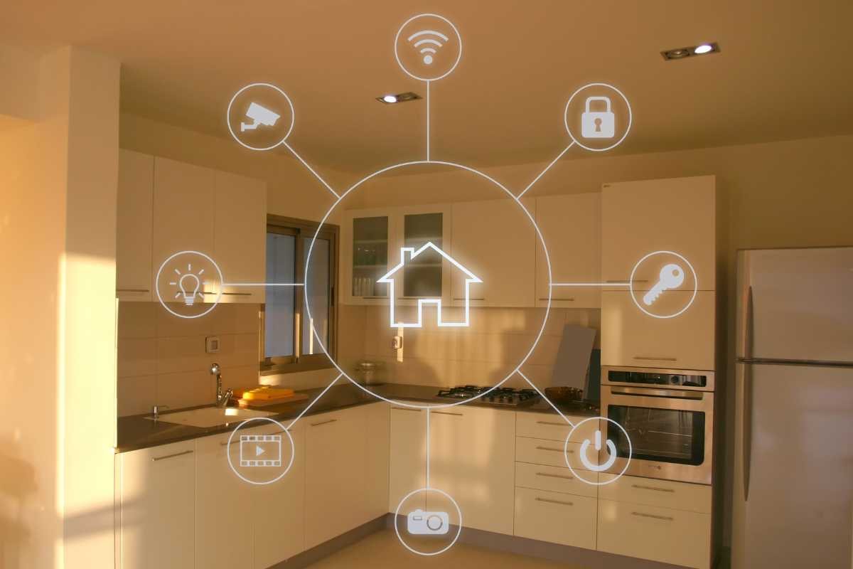 casa smart con alcuni apparecchi é possibile controllare luci prese sicurezza