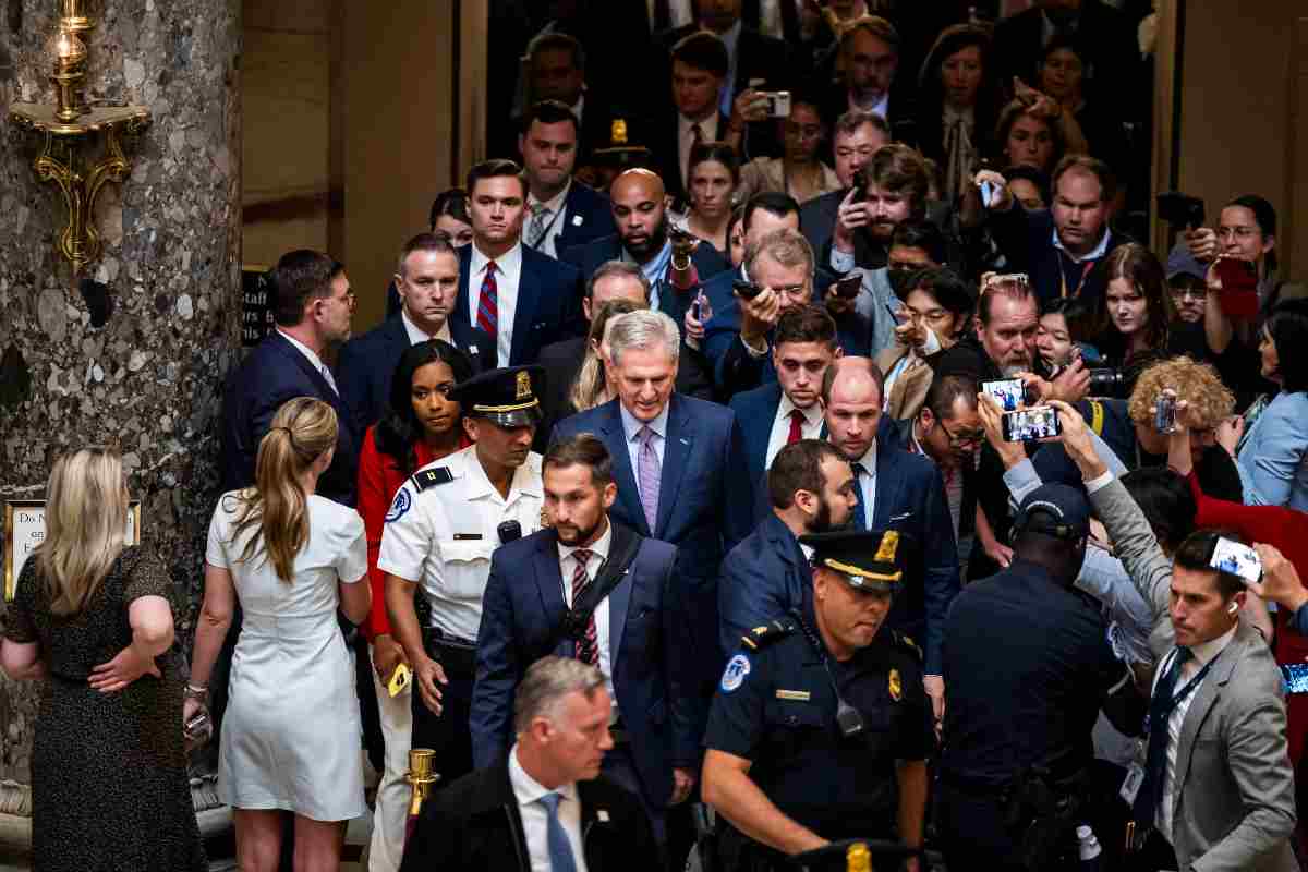 Trump chiede la testa del repubblicano McCarthy, speaker della Camera al Congresso. E la ottiene subito