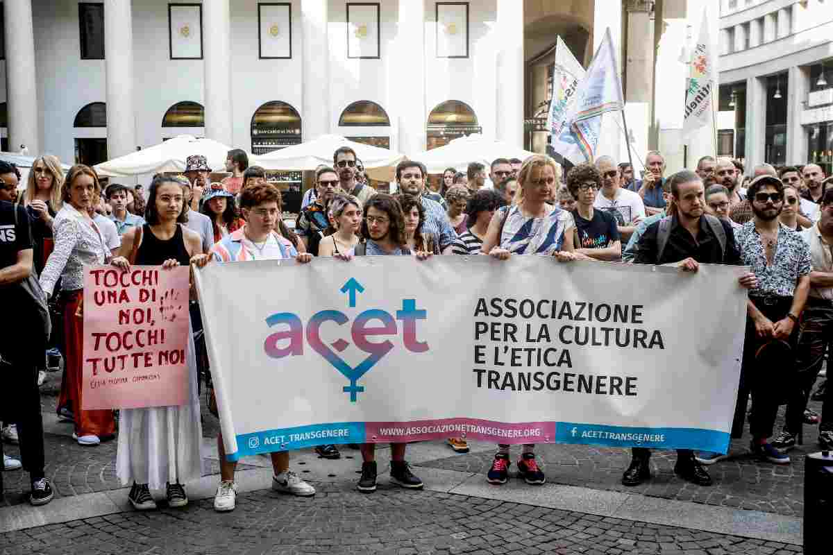 Polizia perde la pazienza con una trans e sette agenti finiscono a processo. Anche lei