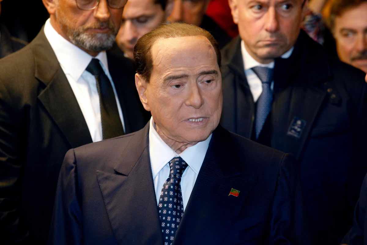 Bloccati i pagamenti alle Olgettine di Berlusconi 