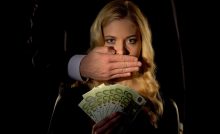 Violenza economica, come riconoscerla e superarla