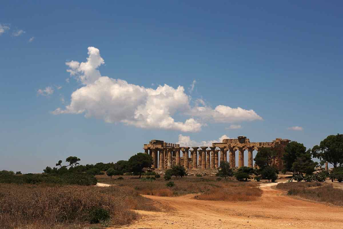 Il sito archeologico di Segesta nella Valle dei Templi-L'Intellettualedissidente.it