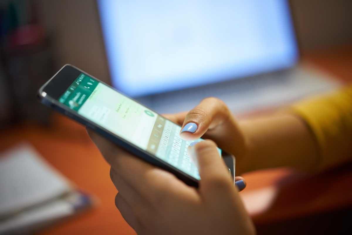 Messaggio truffa su WhatsApp, come riconoscerlo