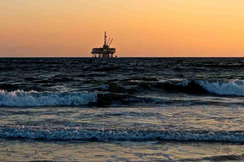 Petrolio, continua l'incubo