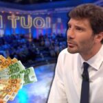 Stefano De Martino, studio di Affari tuoi e banconote