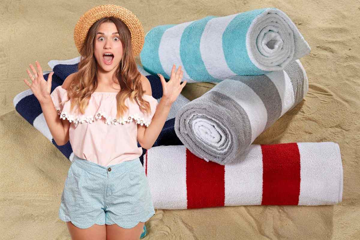 donna stupita e asciugamani del mare