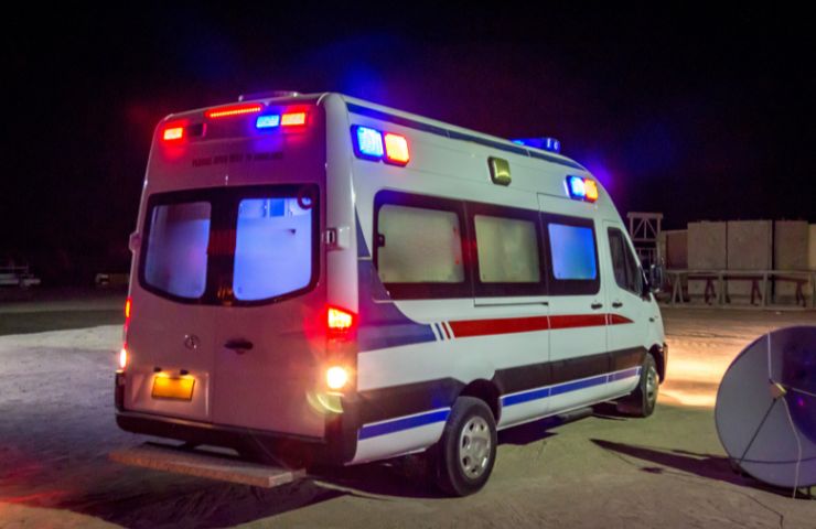 Una ambulanza di notte