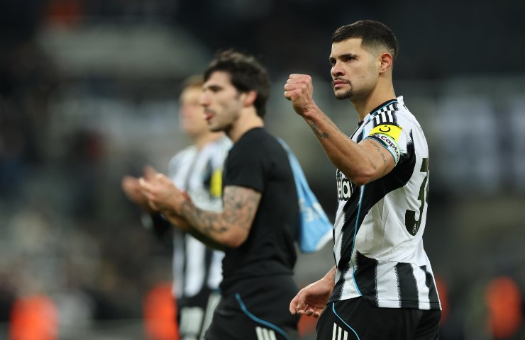 Bruno Guimaraes del Newcastle che esulta
