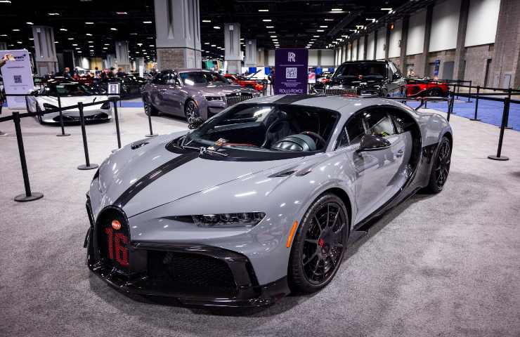 Una Bugatty Chiron bianca