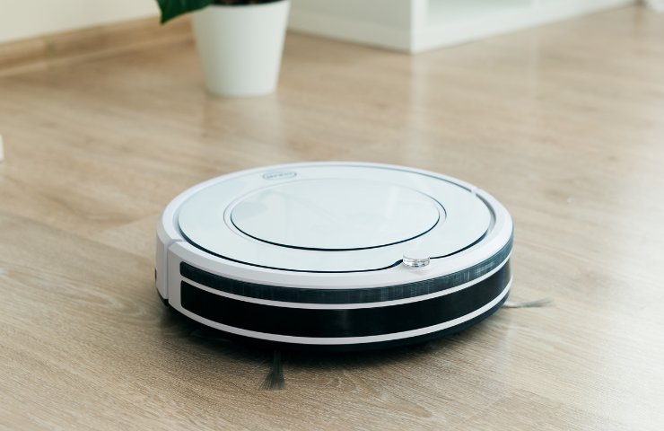 Robot lavapavimenti in funzione
