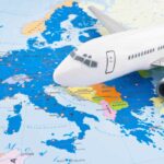 cartina e modellino aereo