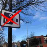 Un cartello che segnala la presenza di un autovelox