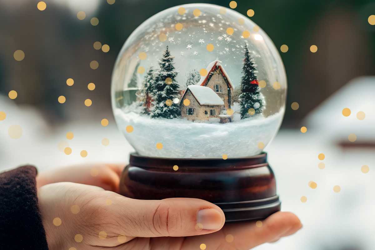 palla di vetro con neve