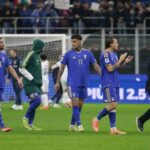 Calciatori dell'Italia dopo il ko con la Norvegia
