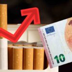 Pacchetto di sigarette con 10 euro e freccia grafica
