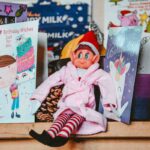 elfo di Natale sulla mensola