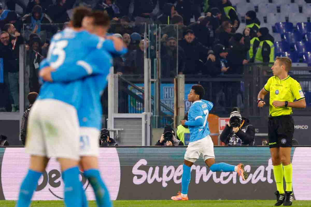 Calciatori del Napoli che esultano in campo