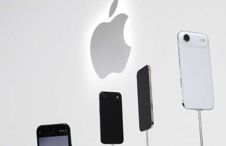 Modelli di iPhone Air in esposizione