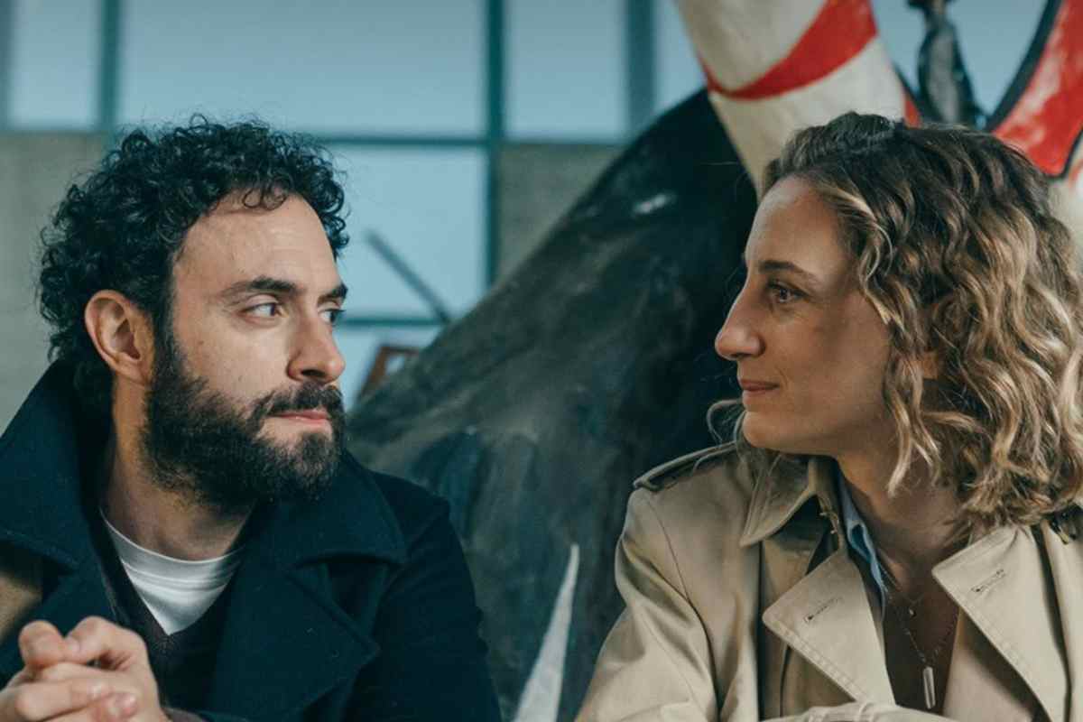 Mimmo e Raffaella che si guardano negli occhi