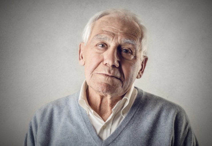anziano triste