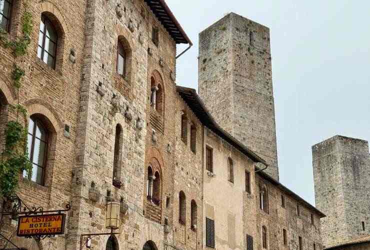 edificio antico di un borgo
