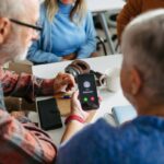 persone che ricevono chiamata truffa