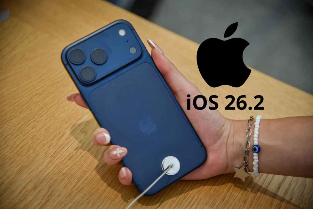 iPhone 17 sul dorso e logo Apple con scritta iOS 26.2