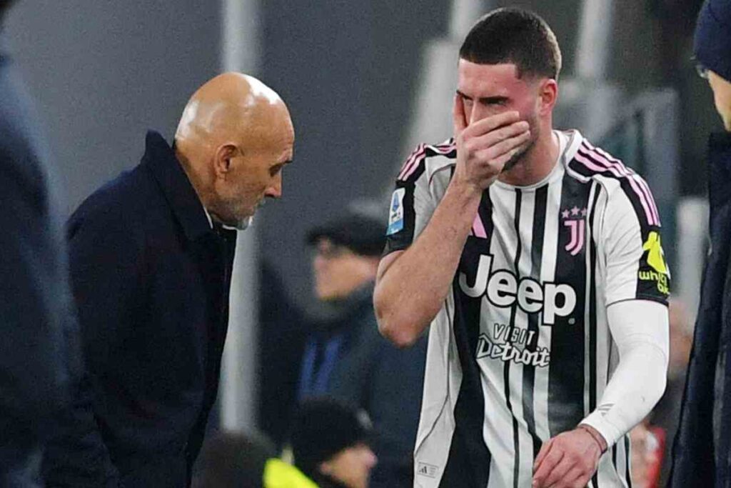 Luciano Spalletti e Dusan Vlahovic parlano tra loro