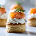 voulevant con formaggio cremoso e salmone affumicato